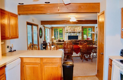 Blakeslee Cottage | ⛷️⛱️⛰️ Romantic Lake Front ❤️1BR★HotTub★Fireplace★Boat/Fish★Dogs+★