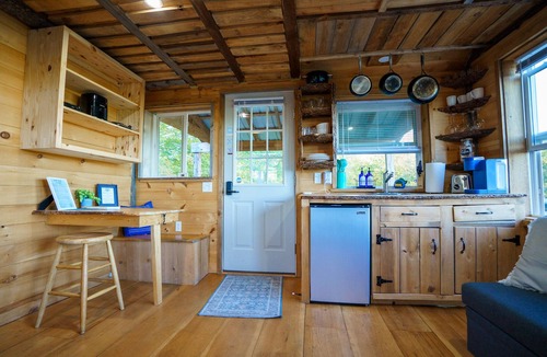 Franklin Springs Cabin | Romantic Private Cabin Getaway with Hot Tub and Scenic Views