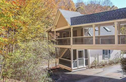 Clarkesville Apartment | Romantic Riverside Retreat with Waterfall Trail at Your Door