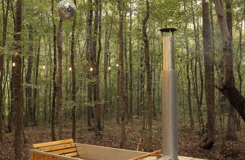 Crane Hill Cabin | Romantic secluded treehouse with hot tub, lake