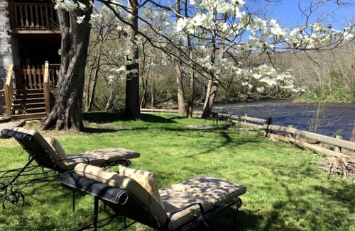Townsend Cabin | Romantic Suite Rental with Wi-Fi near the Mountains of Tremont, Tennessee