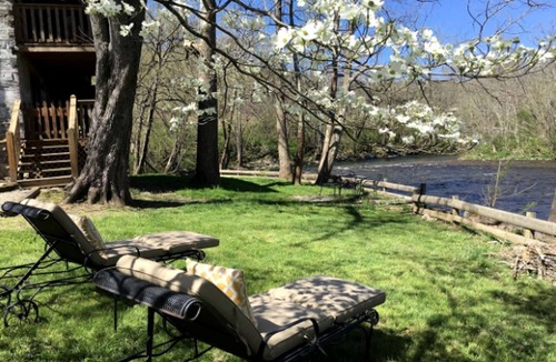Townsend Cabin | Romantic Suite Rental with Wi-Fi near the Mountains of Tremont, Tennessee