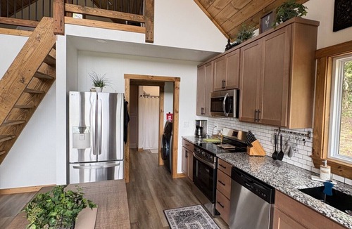 Harrison Cabin | Romantic Summer Escape - Treetop Breezes and View, Firefly Nights, Hot Tub Soaks