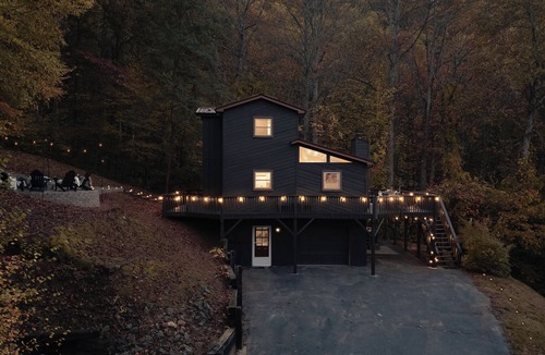 Canton House | Romantic winter getaway with Mountain View's near Asheville Pet friendly+hot tub
