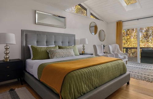 Canton House | Romantic winter getaway with Mountain View's near Asheville Pet friendly+hot tub