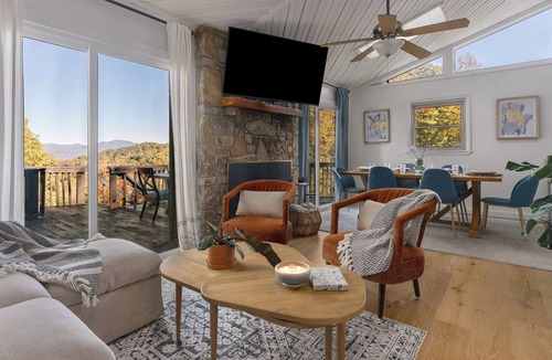 Canton House | Romantic winter getaway with Mountain View's near Asheville Pet friendly+hot tub