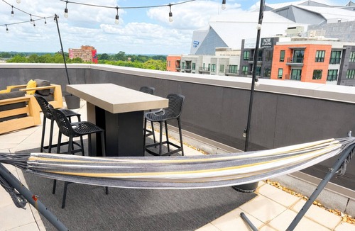 Castleberry Hill Condo | Rooftop City Views/Walk to Atlanta/Mercedes Benz Stadium