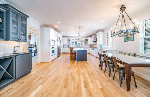 Gold Coast Condo | Rooftop Deck, Ocean Views & Elevator: Huge Home 6BR/4.5BA. Steps from beach!