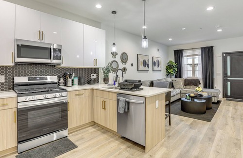 North Philadelphia West House | Rooftop Deck! Stay By The Met & Lincoln Financial