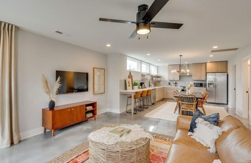 East Nashville House | Rooftop Fire Pit ~ Bach Parties ~ Sleeps 24!