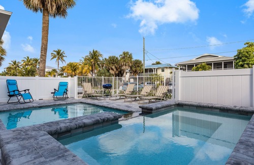 Fort Myers Beach House | Rooftop Patio w/Panoramic Views of the Gulf & Bay. WALK to everything.