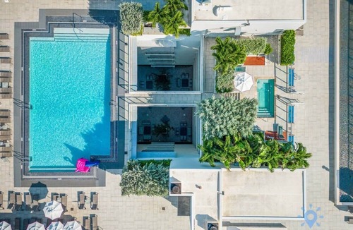 Hollywood Apartment | Rooftop Pool & Hot Tub+ Gym+ Near Beach