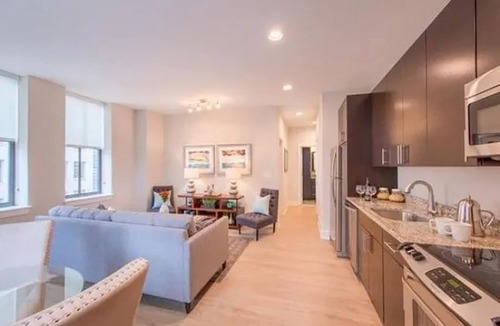 Downtown Baltimore Condo | Rooftop Pool & Lounge in Downtown - Free Parking