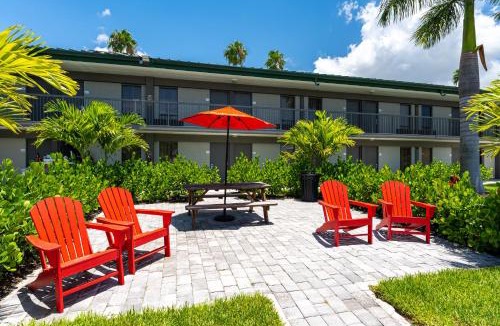Trailer Estates Apartment | Room 127 - Waterfront, Heated Pool, Huge TV, Tiki Bar & Grill