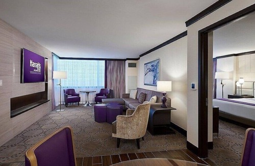 Atlantic City Hotel | Room with One Bed at a 4⭐️ Hotel