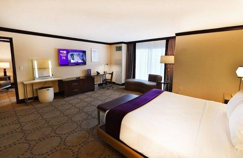 Atlantic City Hotel | Room with One Bed at a 4⭐️ Hotel