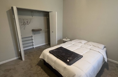 Pembroke Pines Apartment | Room with Private Bathroom close to Pembroke Lakes Mall