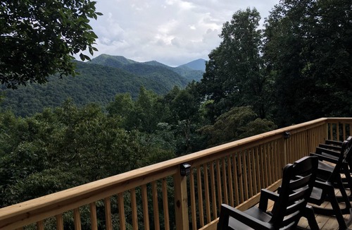 Maggie Valley House | Rooms With A View Mountain Getaway - Beautiful mountain views in Maggie Valley