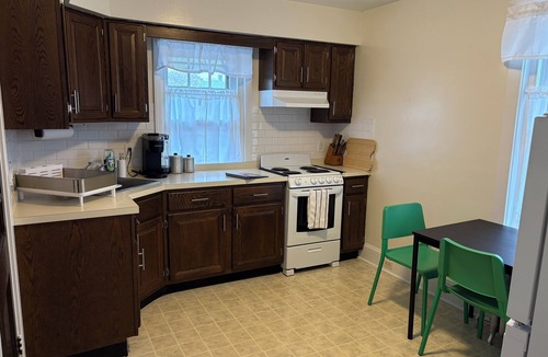Glenolden Apartment | Roomy 2 Bedroom Apartment 20 Minutes from Philadelphia