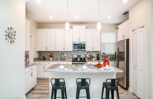 Davenport House | Rosalind Comes with Free Water Park