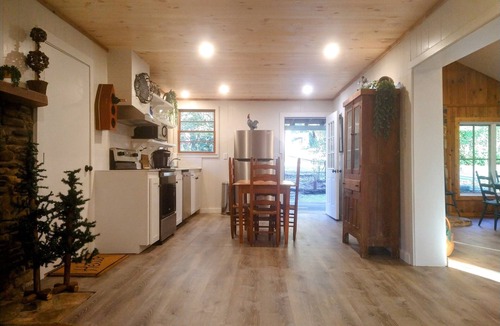Clayton Cottage | Rose Bud Cottage by Lake Burton!