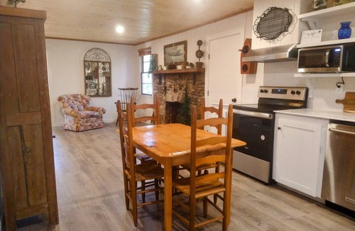 Clayton Cottage | Rose Bud Cottage by Lake Burton!