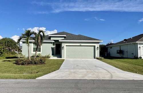 Rotonda Heights House | Rotonda West 168 * A Brand New Tropical Oasis for your Vacation Getaway! *