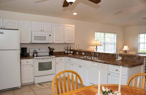 Rotonda West Condo | Rotonda West 2 Bedroom Condo w Lanai 9 miles to Gulf Beaches