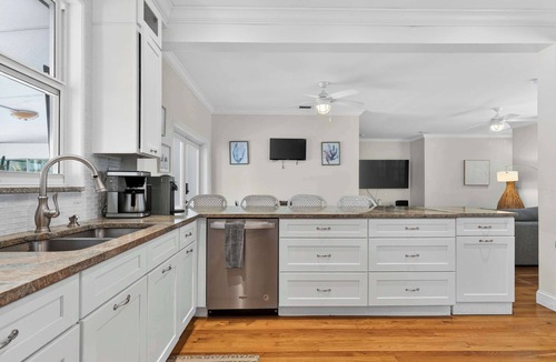 Northwood Shores House | Rove Travel | Miramar Villa | Heated Pool, Beach