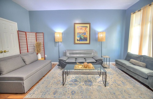 Downtown Baltimore Apartment | Royal Haven 2k SqFt Sleeps 6 Free St Prk