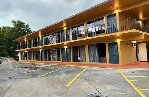 Boys Ranch Hotel | Royal Inn