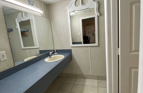 Absecon Hotel | Royal Lodge