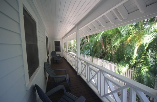 Old Naples House | Royal Palm Cottage - Walk to Beach and Fifth Ave