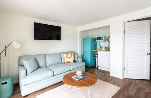 Savannah Beach Hotel | Royal Palms Motel