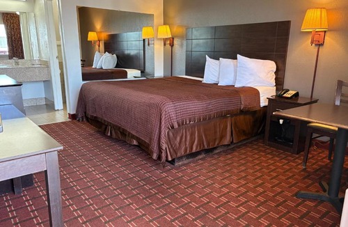 Rock Hill Hotel | Royal Regency Inn