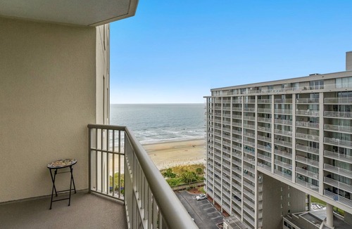 Arcadian Shores Apartment | Royale Palms 14022H Oceanview Studio in Kingston