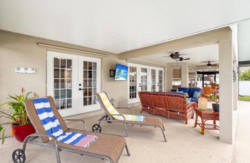 Trafalgar House | Ruby's Retreat, southwest facing, heated pool, private backyard