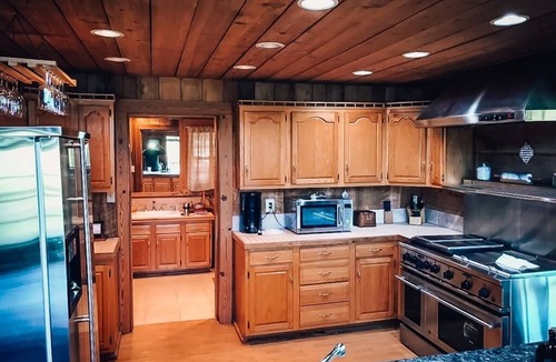Lancing Cabin | Rugged and Rustic Tennessee Mountain Cabin With Loft