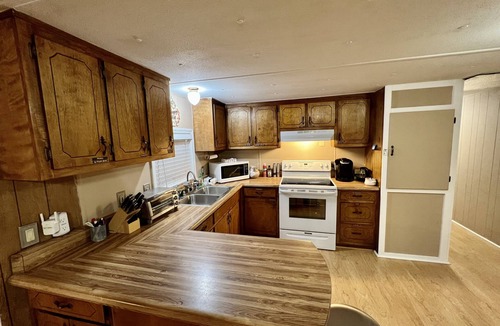 Dahlonega House | Rural House w/Relaxing Back Porch on 4 Acres