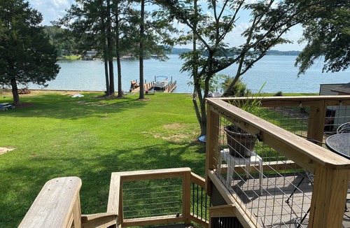 Pell City House | Rustic 3 bedroom, 3 bathroom cottage on Logan Martin Lake