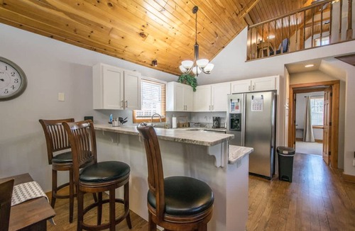 Horse Shoe House | Rustic 4BR w Deck Firepit Darts Near Golf
