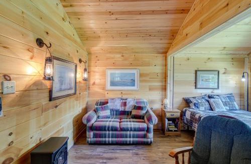 Bean Station Apartment | Rustic Bean Station Studio w/Deck & Water Views!