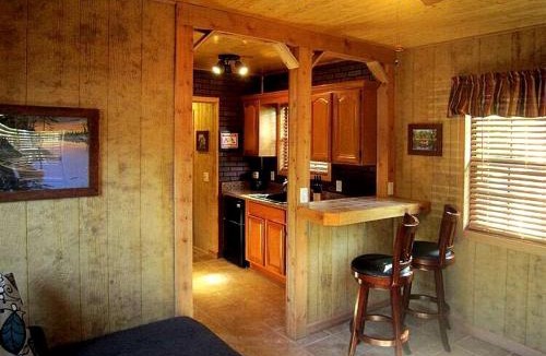 Inverness House | Rustic Cabin Perfect for a Romantic Getaway in Inverness, Florida