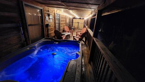 Sevierville Villa | Rustic Cabin