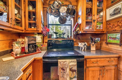 Wiley Cabin | Rustic Cabin w/Porches: 8 Mi to Tallulah Gorge!