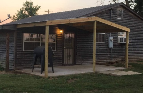 La Grange Cabin | Rustic Country Getaway cabin in Arkansas - 2 bedrooms