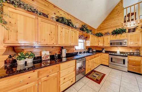 Helen House | Rustic Elegance-Luxury Home Loaded with Amenities