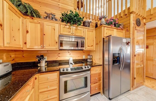 Helen House | Rustic Elegance-Luxury Home Loaded with Amenities
