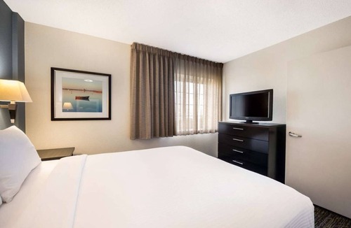 Baymeadows Resort | Rustic Getaway in Jacksonville! 2 Spacious Units, Full Kitchen, Pets Allowed!