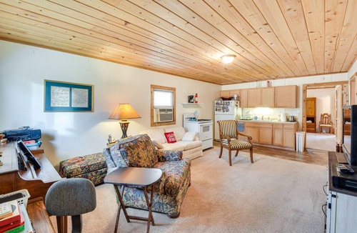 Arcade Apartment | Rustic Jefferson Retreat w/Fire Pit: Near Athens!